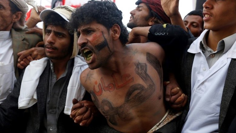 Rebeldes demonstram força no Iêmen dois anos após intervenção árabe