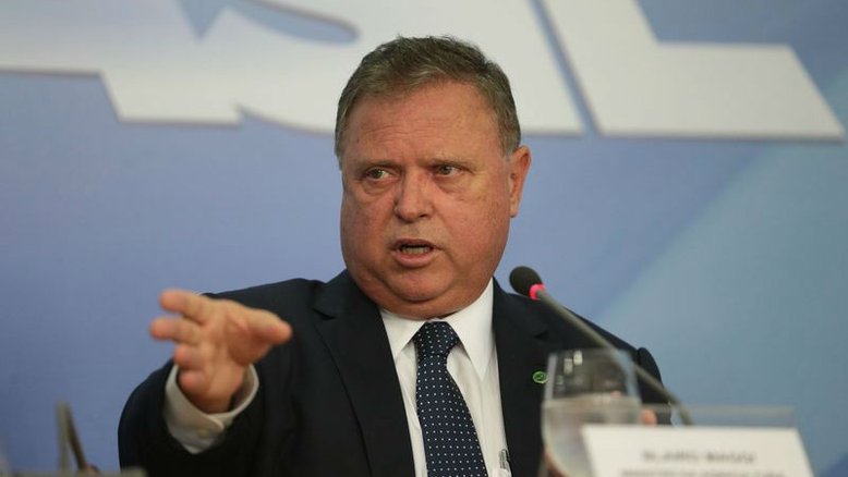 Polícia Federal faz buscas na casa de Blairo Maggi, ministro da Agricultura