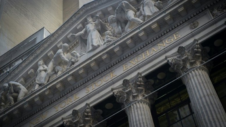 Wall Street celebra discurso de Trump; e Dow supera 21.000 pontos