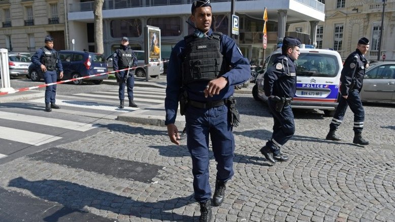 Explosão de carta-bomba deixa um ferido na sede do FMI em Paris