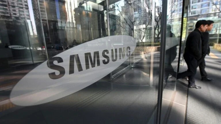 Samsung apresenta seu novo smartphone com assistente virtual