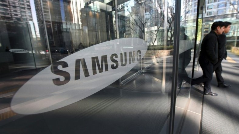 Samsung apresenta seu novo smartphone com assistente virtual