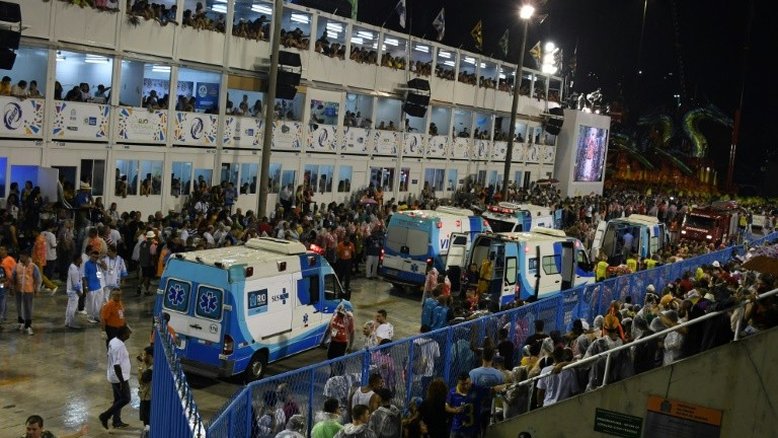 Acidentes na passarela colocam em xeque gigantismo de desfiles no sambódromo
