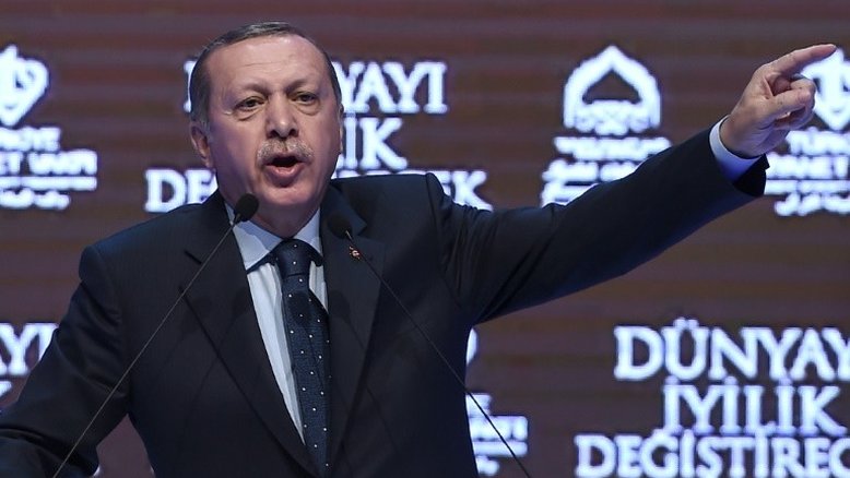 Erdogan ameaça Holanda com mais represálias e critica seu papel em Srebrenica