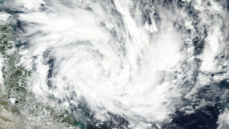 Ciclone se aproxima do norte da Austrália e moradores abandonam casas
