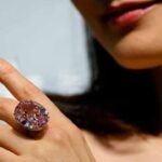 Diamante bate recorde mundial de venda em leilão de pedra preciosa