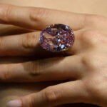 Diamante bate recorde mundial de venda em leilão de pedra preciosa