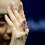 Diamante bate recorde mundial de venda em leilão de pedra preciosa