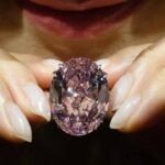 Diamante bate recorde mundial de venda em leilão de pedra preciosa