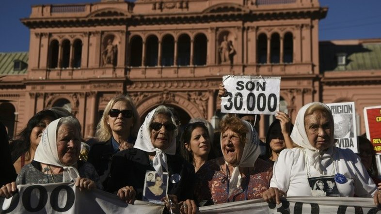 Aos 40 anos, Mães da Praça de Maio defendem ideais dos desaparecidos