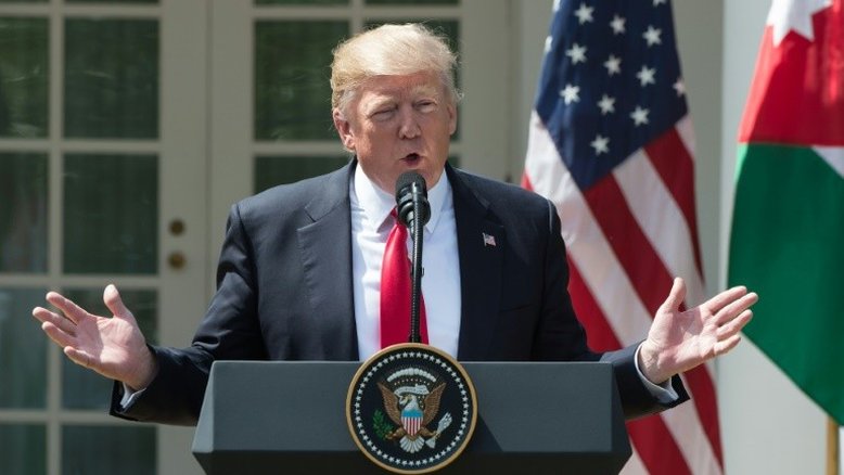 Trump condena ataque na Síria e promete destruir Estado Islâmico