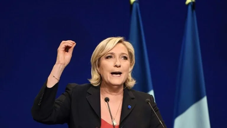 Ultradireitista Le Pen reforça discurso anti-imigração em campanha