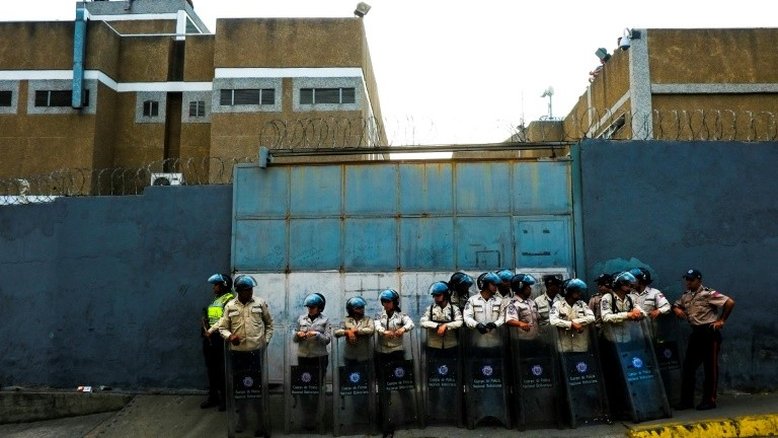 Confronto em prisão venezuelana termina com 12 mortos