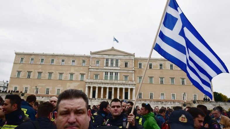 Governo grego e credores retomam negociações em Atenas