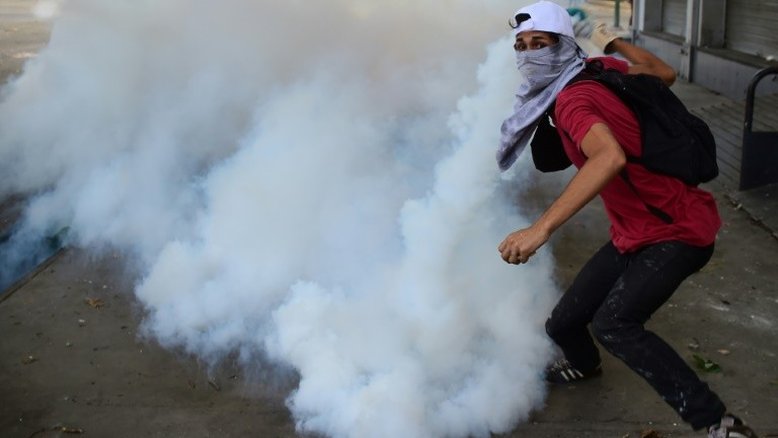 Venezuela: 14 jornalistas detidos e 106 agredidos em protestos