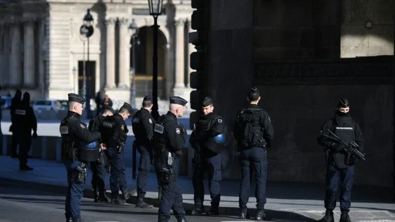 Começa julgamento de suposta célula jihadista na França