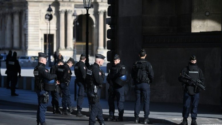 Começa julgamento de suposta célula jihadista na França