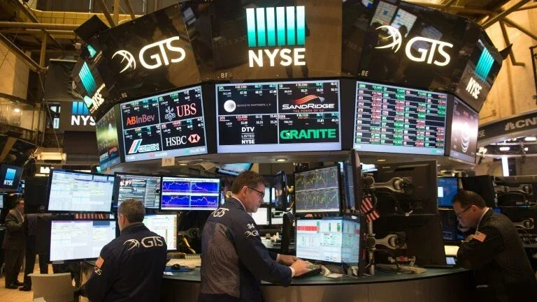 Wall Street cai impactada por decepcionantes resultados de empresas
