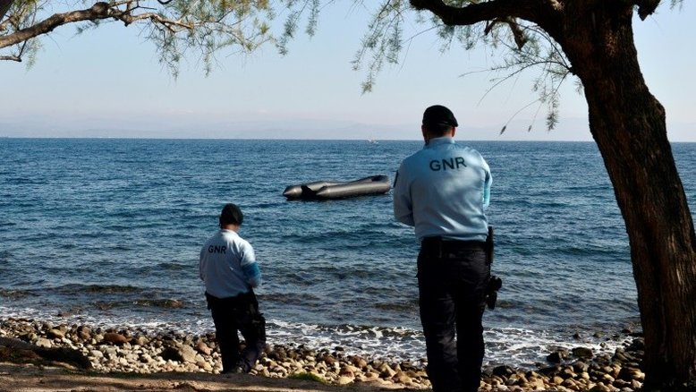 Ao menos 16 migrantes mortos em naufrágio diante da costa grega
