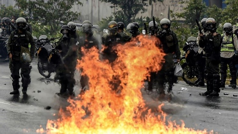 Distúrbios e saques após protesto da oposição na Venezuela