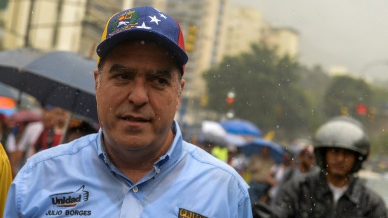 Parlamento venezuelano pede apoio internacional para antecipar eleição