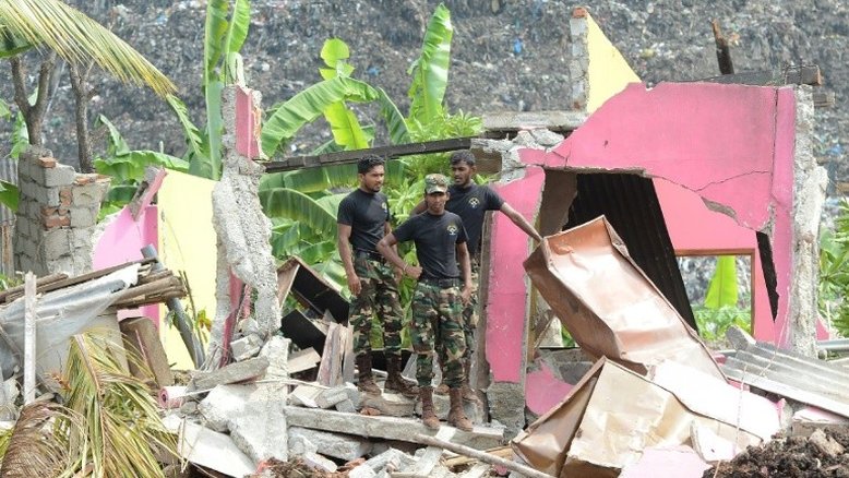 Desabamento de lixão deixa 23 mortos no Sri Lanka