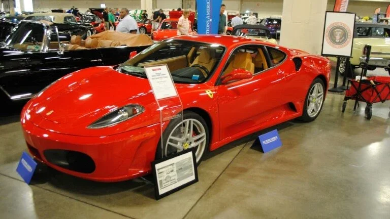 Ferrari que pertenceu a Trump é leiloada por US$ 270 mil