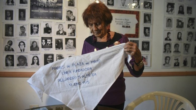 Mães da Praça de Maio, a força que fez a ditadura argentina se curvar, lembra jornalista