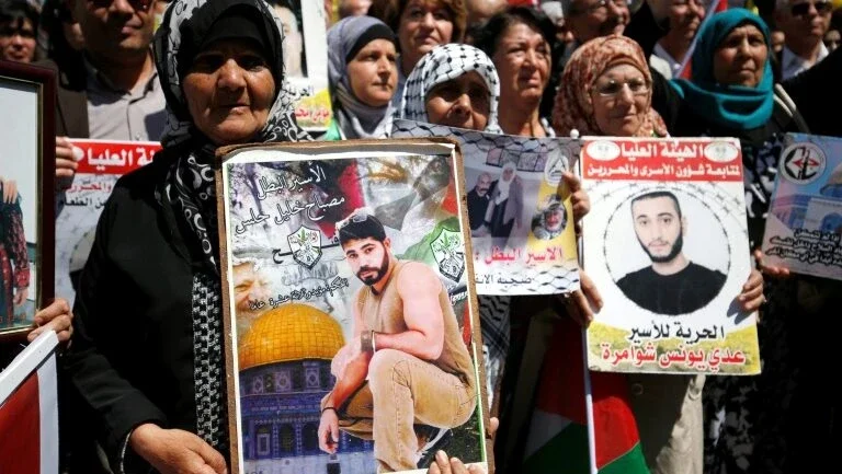 Israel: palestinos pedem à Cruz Vermelha para mediar greve de fome de presos