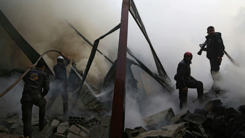 Rebeldes sírios pedem que combatentes incendeiem fronts após ataque químico
