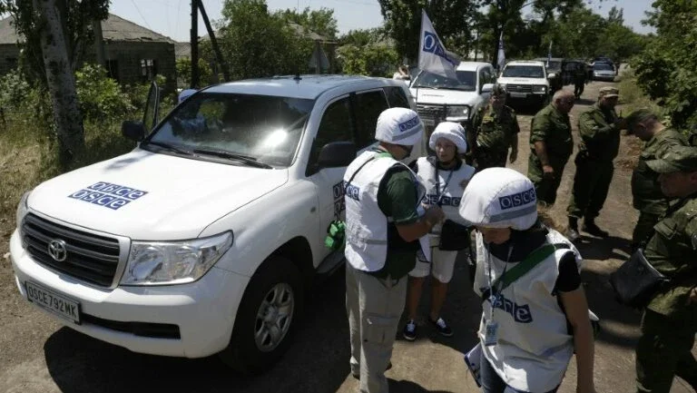 Membro da OSCE morre no leste da Ucrânia