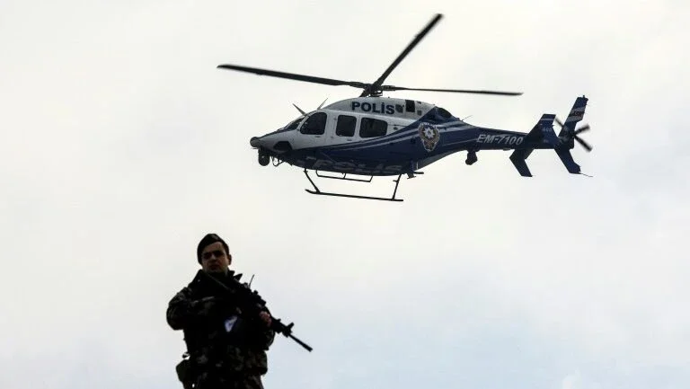 Helicóptero da polícia com 12 pessoas a bordo cai no leste da Turquia