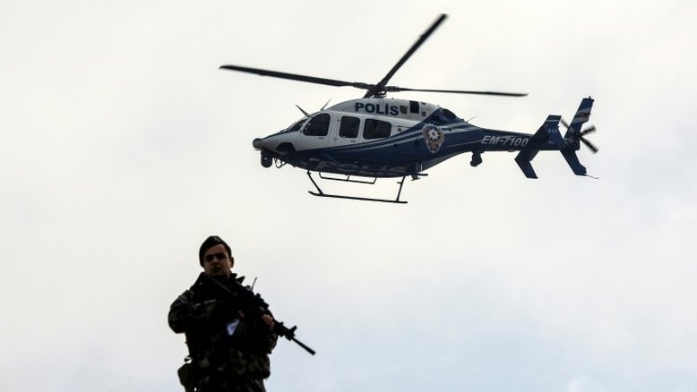 Helicóptero da polícia com 12 pessoas a bordo cai no leste da Turquia