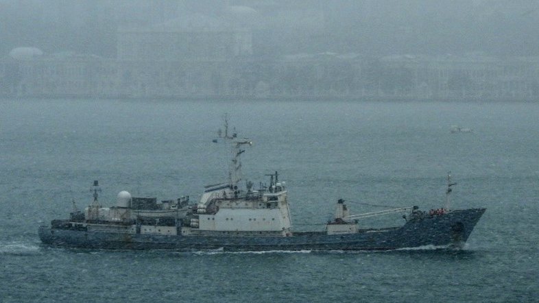 Navio russo afunda em colisão no Mar Negro, mas tripulação é resgatada
