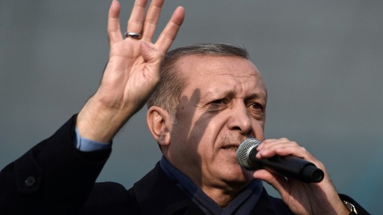 Turquia demite 4.000 funcionários e proíbe programas de encontros na TV