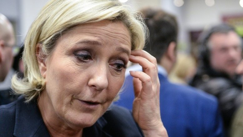 Tiroteio em Paris: Le Pen e Fillon cancelam comícios