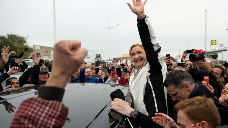 Le Pen aposta em campanha de guerrilha para desestabilizar Macron
