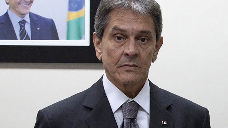 Roberto Jefferson diz que Bolsonaro e Flávio se viciaram em dinheiro público