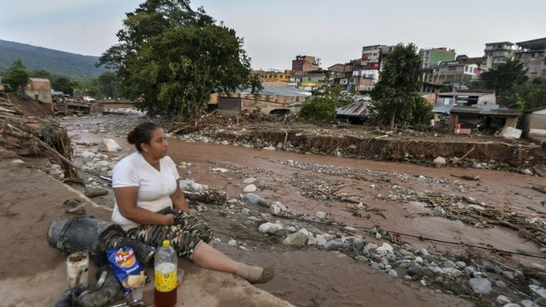 Colômbia busca sobreviventes de deslizamento de terra que deixou 210 mortos