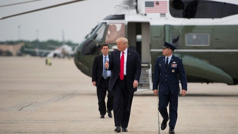 Trump comemora com partidários primeiros 100 dias na Presidência