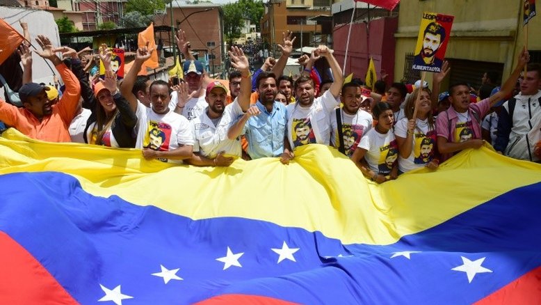 Venezuela completa um mês de protestos nas ruas