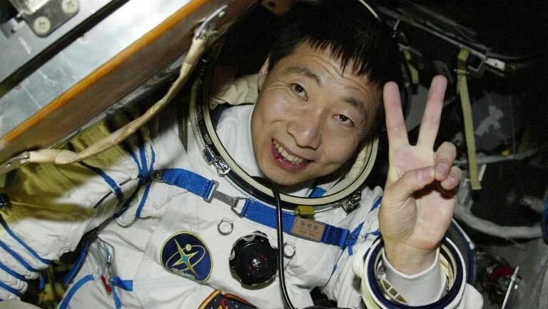 China lança ao espaço sua primeira nave de aprovisionamento