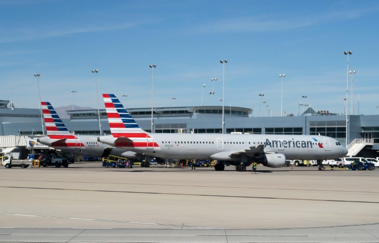 American Airlines investiga incidente entre auxiliar de voo e passageira