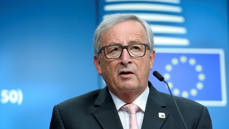 'Os franceses gastam muito', disse Juncker a Macron