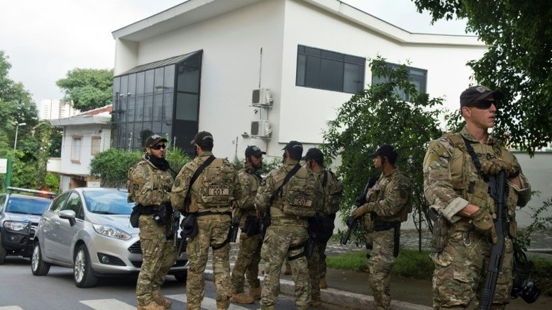 Tensão antecede interrogatório de Lula; apoiadores chegam a Curitiba