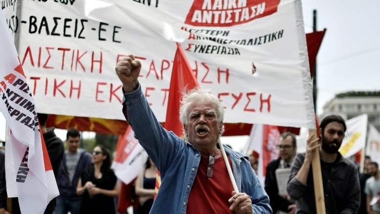 Protestos e greve na Grécia contra novos cortes