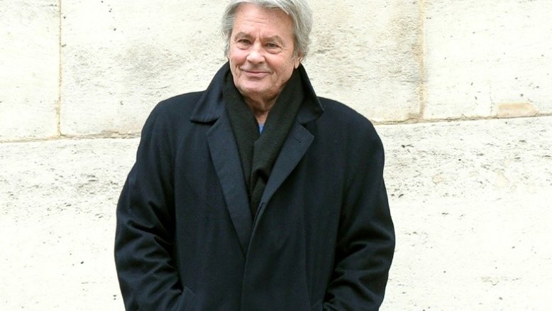 Ator francês Alain Delon anuncia fim da carreira, aos 81 anos