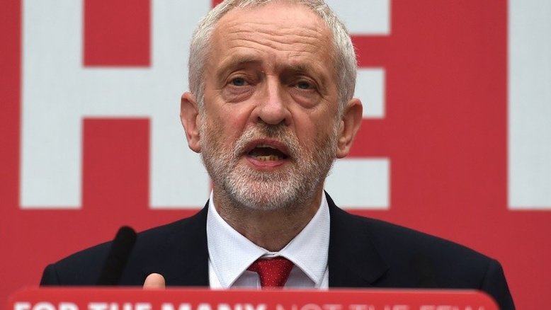 Trabalhistas britânicos viram à esquerda com programa "radical"