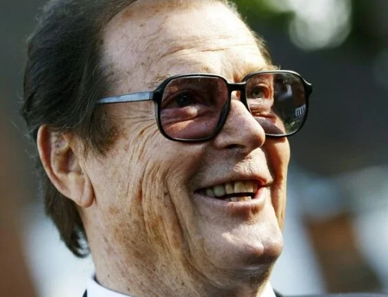 Roger Moore, o 