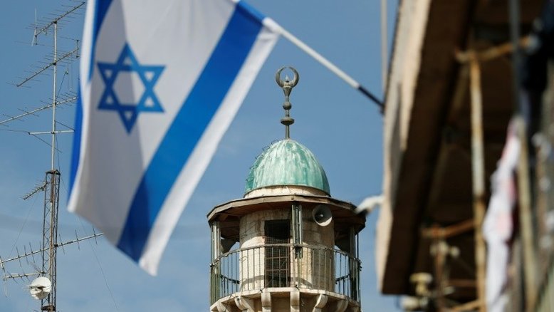 Forças israelenses matam jovem judeu armado com faca